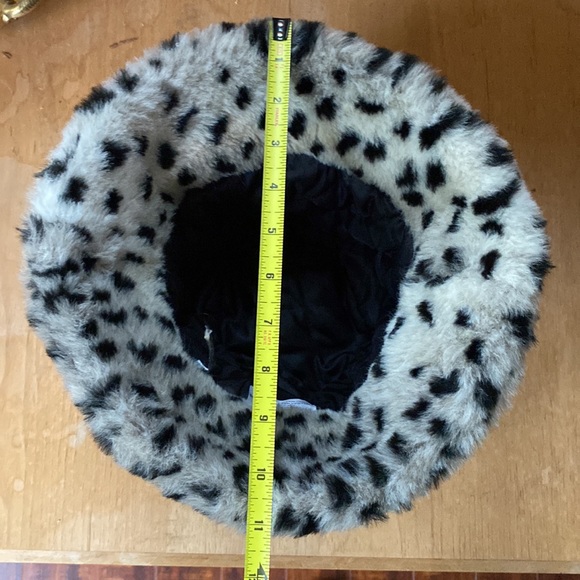 Faux Fur Snow Leopard Print Hat - Picture 6 of 9